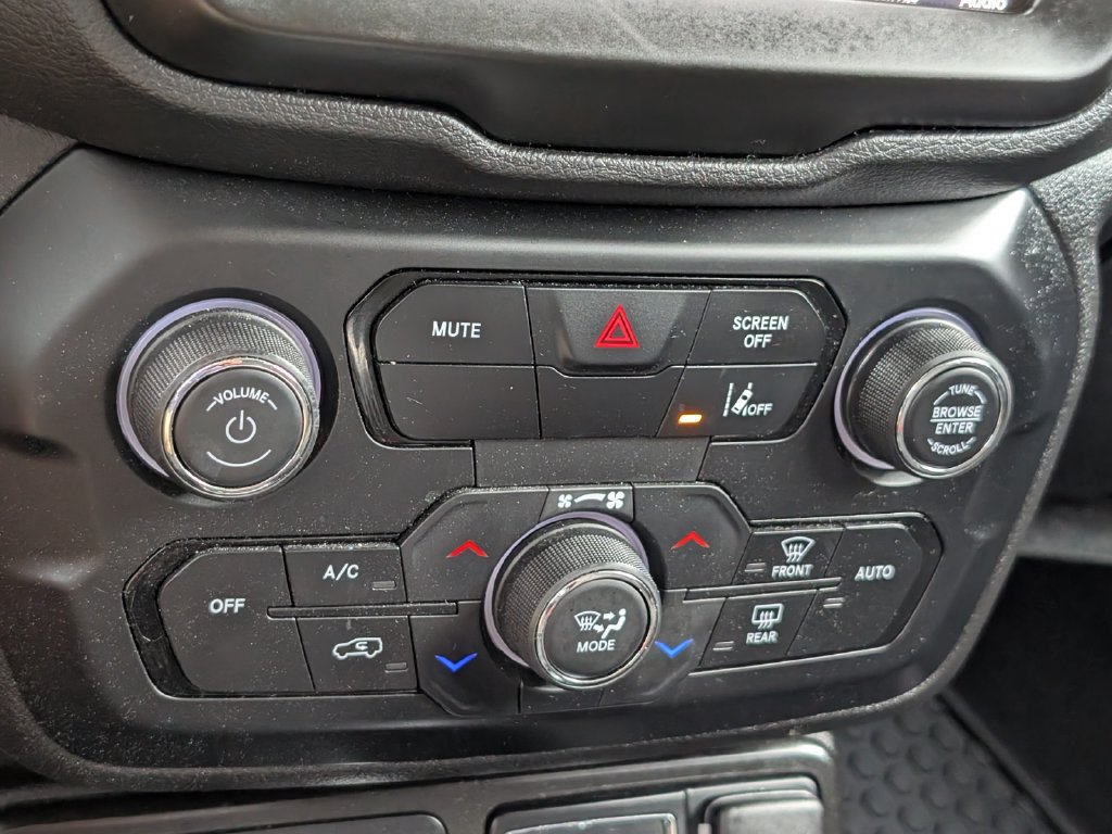 Used 2023 Jeep Renegade Altitude AWD/4WD image 15