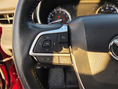 Used 2022 Toyota Highlander XLE image 17