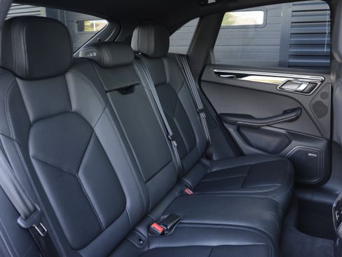 Certified 2026 Porsche Macan AWD/4WD image 34