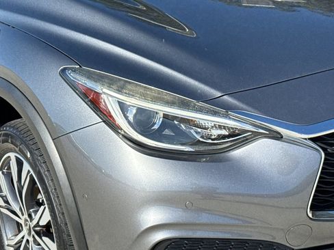 Used 2017 INFINITI QX30 Premium w/ Navigation Package image 10