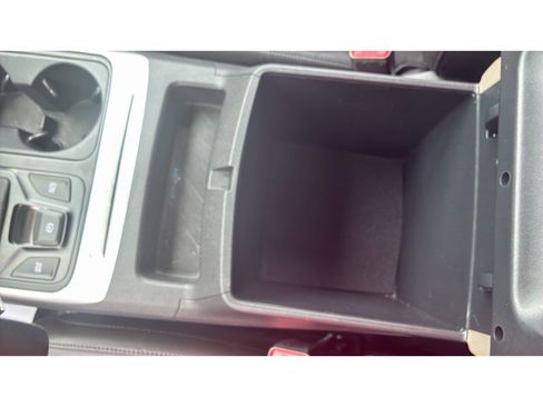 Used 2025 Kia Carnival FWD image 22