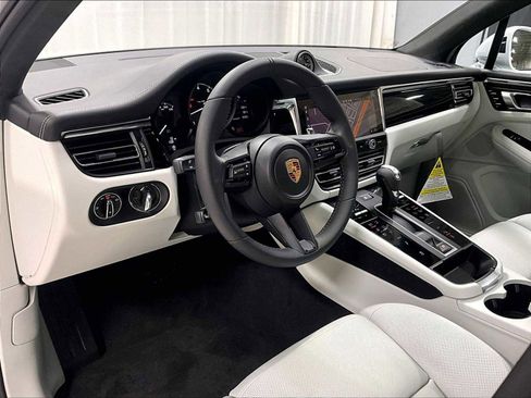 New 2026 Porsche Macan image 4