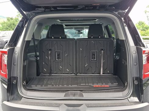 Used 2023 GMC Acadia SLT w/ Technology Package AWD/4WD image 32