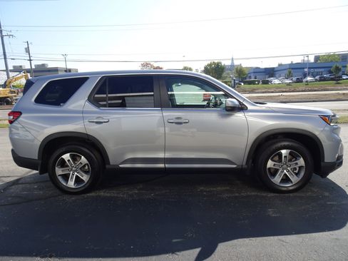 Used 2025 Honda Pilot EX-L image 6