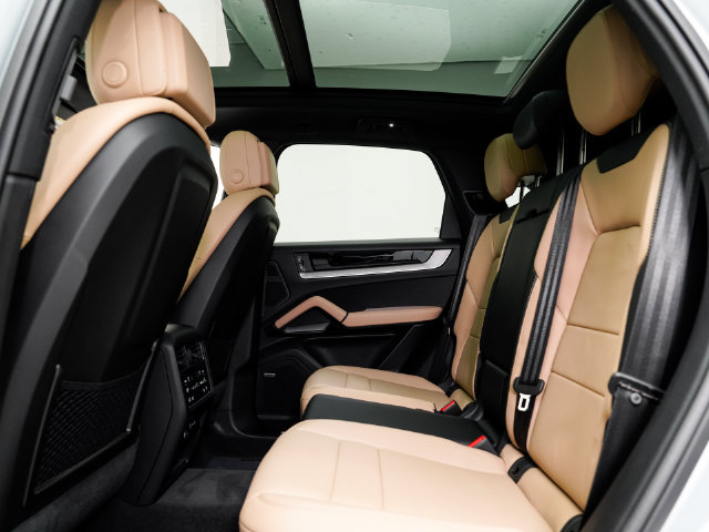 Certified 2026 Porsche Cayenne AWD/4WD image 23