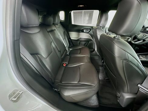 Certified 2025 Jeep Compass Limited AWD/4WD image 36