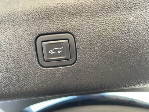 Used 2021 Buick Enclave Essence image 7