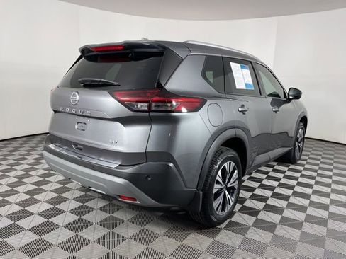 Used 2021 Nissan Rogue SV w/ Premium Package image 11