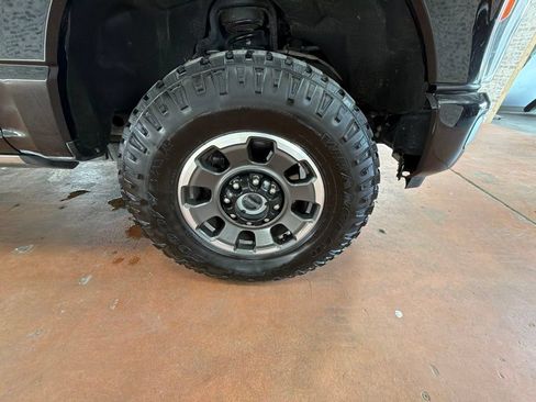 Used 2023 Ford F350 Platinum w/ Tremor Off-Road Package AWD/4WD image 11