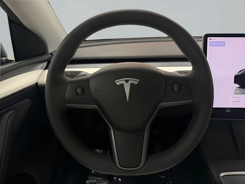 Used 2024 Tesla Model Y Long Range AWD/4WD image 17
