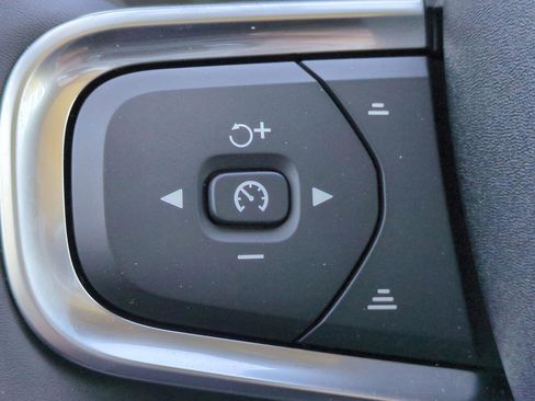 New 2025 Volvo XC40 B5 Core w/ Protection Package Premier image 21