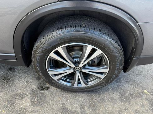 Used 2019 Nissan Rogue SV w/ Sun & Sound Touring Package image 5