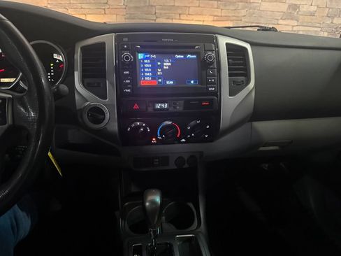 Used 2013 Toyota Tacoma 4x4 Access Cab V6 w/ TRD Sport Pkg image 18
