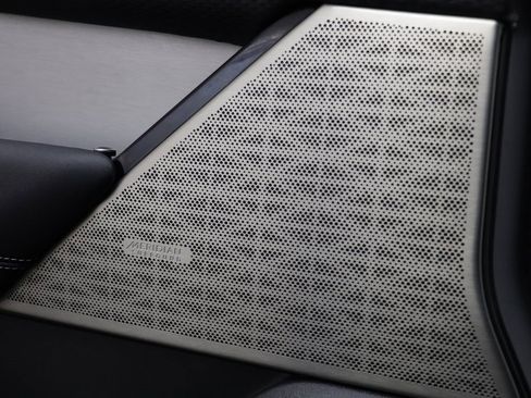 Used 2023 Land Rover Range Rover Velar R-Dynamic S image 7