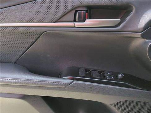 Used 2025 Toyota Camry XSE FWD image 11