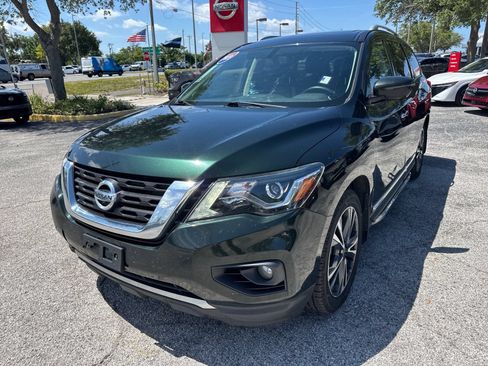 Used 2019 Nissan Pathfinder Platinum AWD/4WD image 3