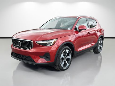 Used 2024 Volvo XC40 B5 Plus AWD/4WD image 7