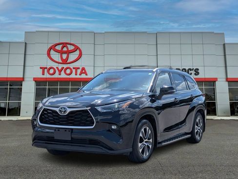 Used 2022 Toyota Highlander XLE FWD image 1