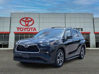Used 2022 Toyota Highlander XLE FWD video 1