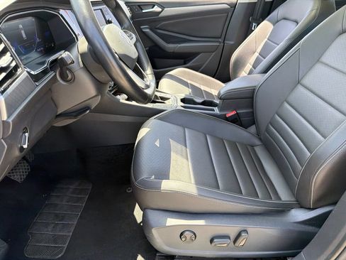 Used 2024 Volkswagen Jetta SE FWD image 19