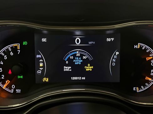 Used 2018 Jeep Grand Cherokee Altitude image 17