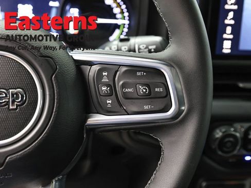 Used 2025 Jeep Wrangler Unlimited Sahara image 16