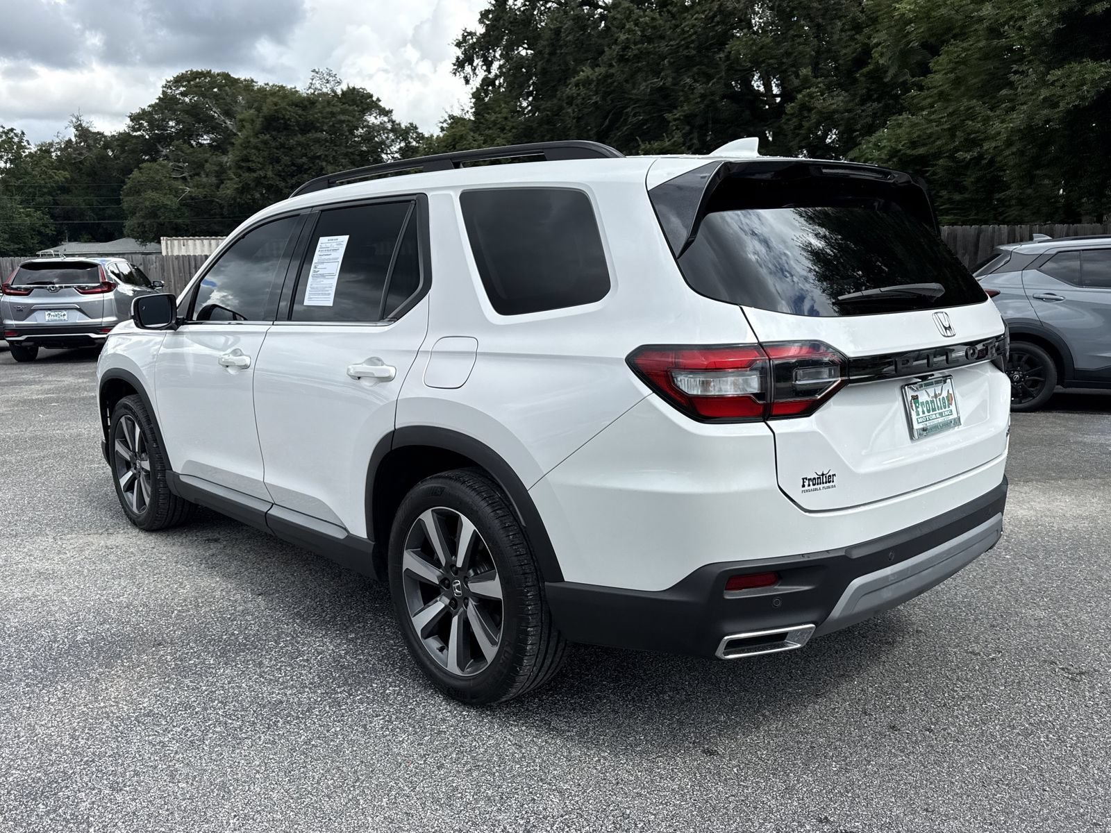 Used 2023 Honda Pilot Touring image 3