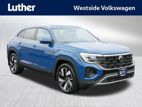 Certified 2025 Volkswagen Atlas Cross Sport SE image 1