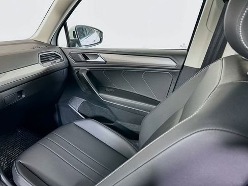 Used 2023 Volkswagen Tiguan SE w/ Panoramic Sunroof Package AWD/4WD image 25