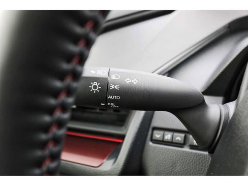 Used 2025 Toyota Prius Plug-In Hybrid image 17