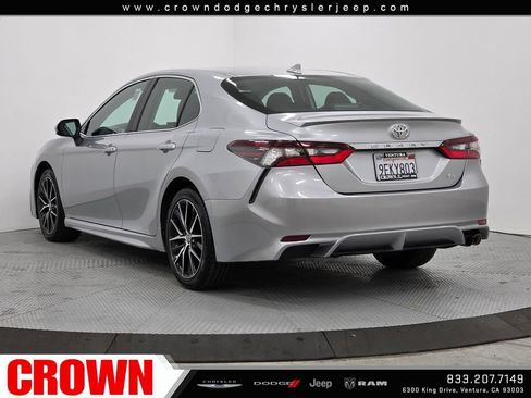Used 2021 Toyota Camry SE FWD image 5