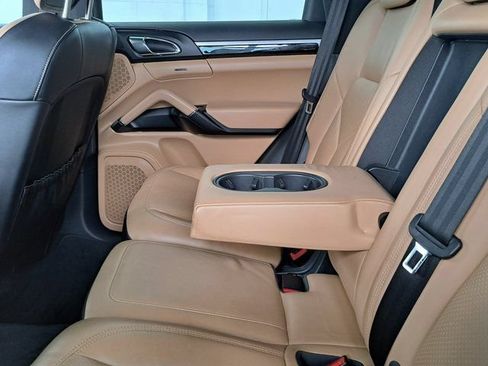 Used 2016 Porsche Cayenne AWD/4WD image 31