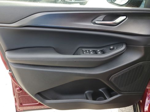 New 2025 Jeep Grand Cherokee L Altitude image 11