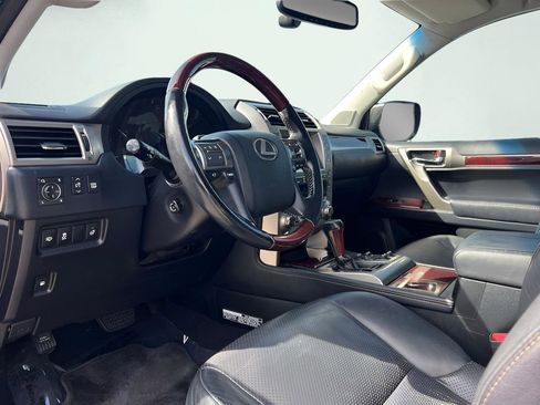 Used 2017 Lexus GX 460 Luxury AWD/4WD image 2