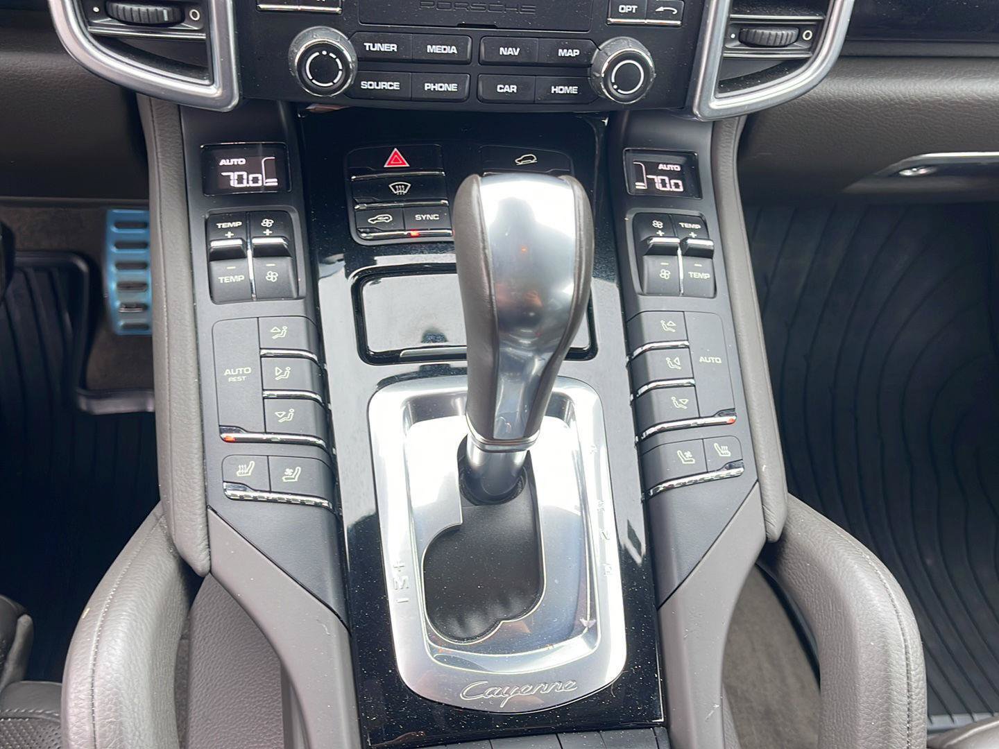 Used 2018 Porsche Cayenne S Platinum AWD/4WD image 26