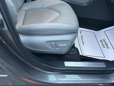 Used 2023 Toyota Highlander Limited image 47