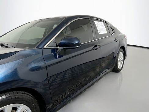 Used 2018 Toyota Camry LE FWD image 13