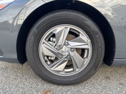 Certified 2025 Hyundai Elantra SE image 54