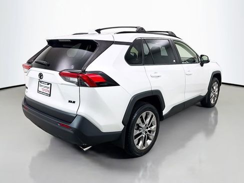 Used 2023 Toyota RAV4 XLE Premium image 7