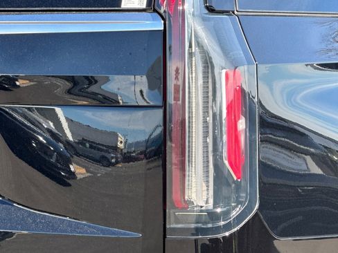 Used 2023 Cadillac Escalade Premium Luxury image 47