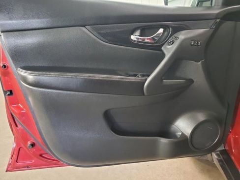 Used 2018 Nissan Rogue S AWD/4WD image 12
