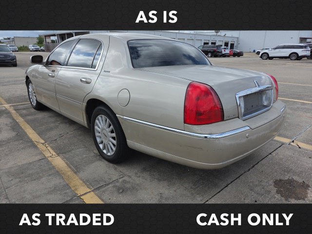 Used 2005 Lincoln Town Car Signature RWD image 5