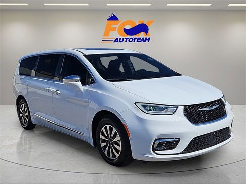 Used 2022 Chrysler Pacifica Limited image 6