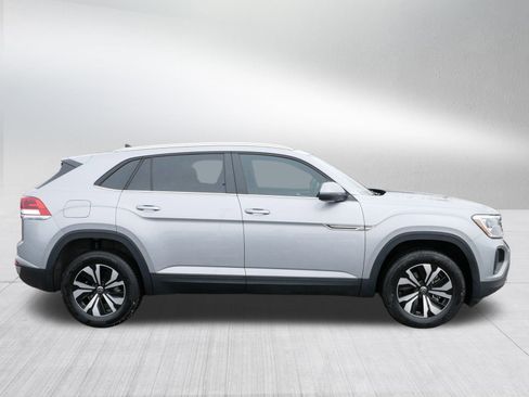 Certified 2024 Volkswagen Atlas Cross Sport SE image 8