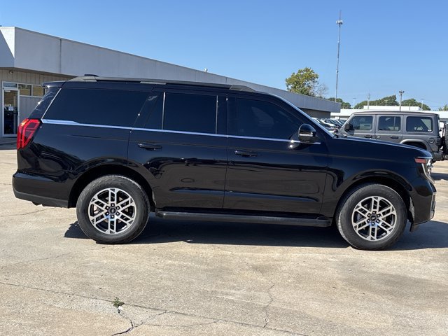 Used 2026 Ford Expedition Active AWD/4WD image 2