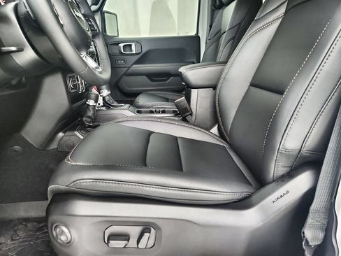 New 2026 Jeep Wrangler Unlimited Sahara AWD/4WD image 20
