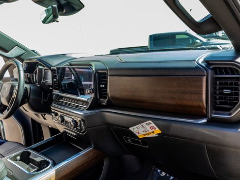 Used 2024 Chevrolet Silverado 3500 High Country w/ Technology Package image 18