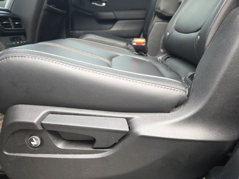 Used 2025 Honda Pilot Touring image 17