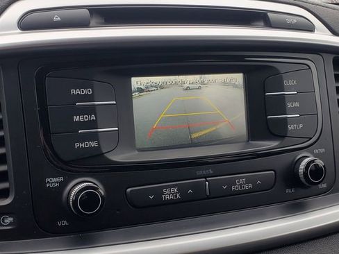 Used 2018 Kia Sorento LX image 21