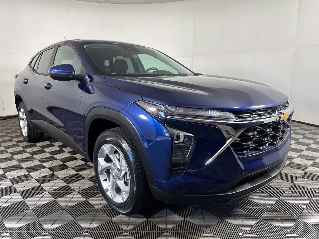 Used 2024 Chevrolet Trax LS w/ LS Convenience Package FWD image 7